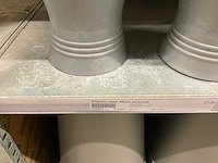 Oasis schaaltjes, grafvazen, floristen vazen en emmers - afbeelding 25 van  33