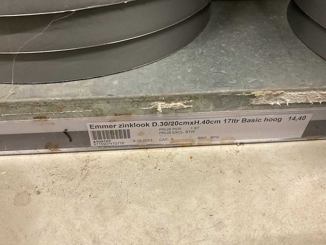 Oasis schaaltjes, grafvazen, floristen vazen en emmers - afbeelding 26 van  33