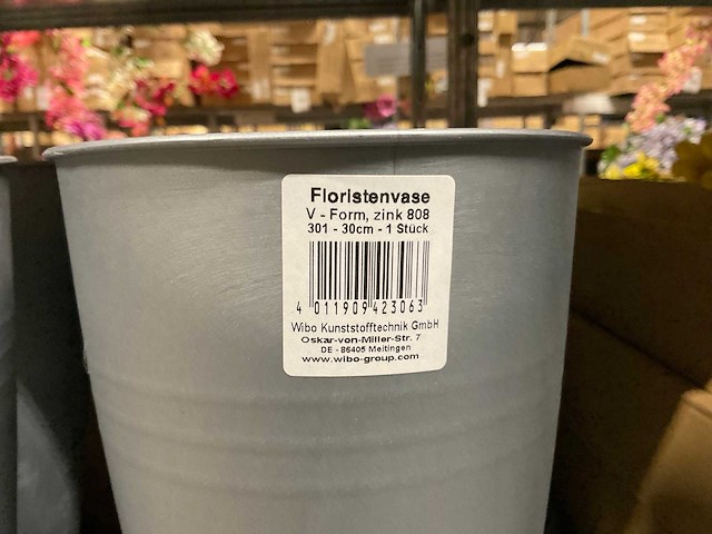 Oasis schaaltjes, grafvazen, floristen vazen en emmers - afbeelding 27 van  33