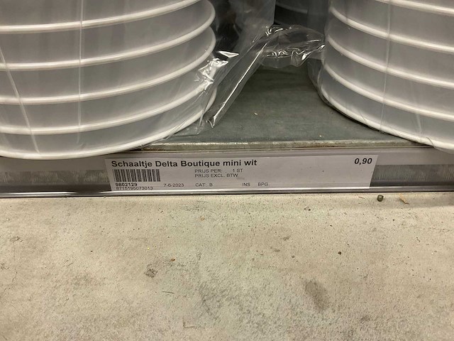 Oasis schaaltjes, grafvazen, floristen vazen en emmers - afbeelding 33 van  33