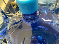 Oasis waterkoeler met voorraadflessen - afbeelding 3 van  11