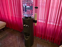 Oasis waterkoeler met voorraadflessen - afbeelding 4 van  11