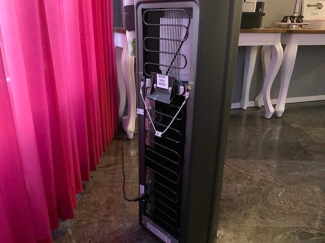 Oasis waterkoeler met voorraadflessen - afbeelding 8 van  11