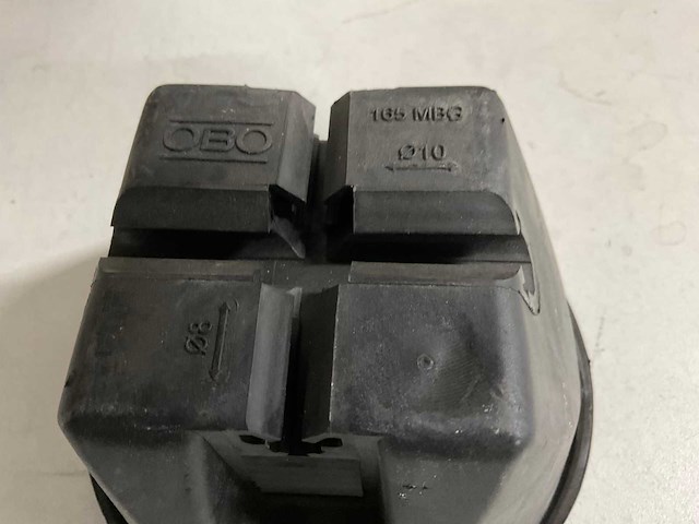 Obo bettermann - dakgeleider voor plat dak 8-10 mm (48x) - afbeelding 2 van  5