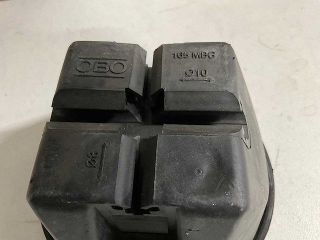 Obo bettermann - dakgeleider voor plat dak 8-10 mm (48x) - afbeelding 3 van  5