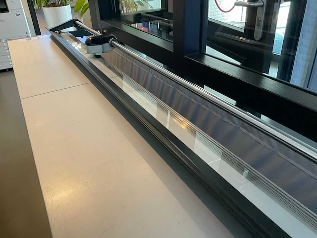 Océ 913 handmatige grootformaat rolsnijder - afbeelding 2 van  2