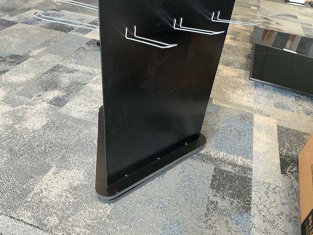 Oehlbach winkeldisplay met audio-kabels - afbeelding 2 van  7