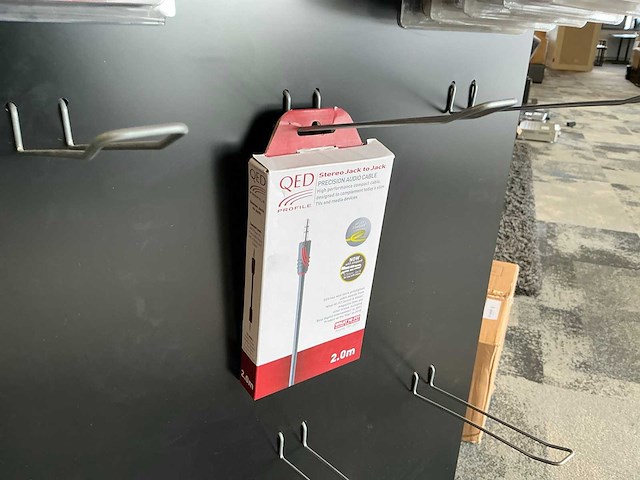 Oehlbach winkeldisplay met audio-kabels - afbeelding 4 van  7