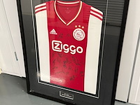 Officieel gesigneerd ingelijst ajax shirt seizoen 2022-2023 adidas, afc ajax, 2022-2023 - afbeelding 1 van  4