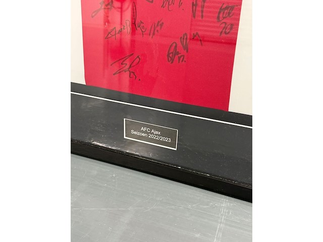 Officieel gesigneerd ingelijst ajax shirt seizoen 2022-2023 adidas, afc ajax, 2022-2023 - afbeelding 3 van  4