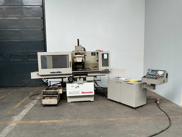 Okamoto - acc 63dx - surface grinding machine - afbeelding 1 van  3