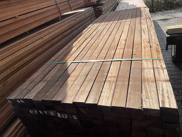 Okan hardhouten regels geschaafd 3050x70x40mm (138x) - afbeelding 1 van  3