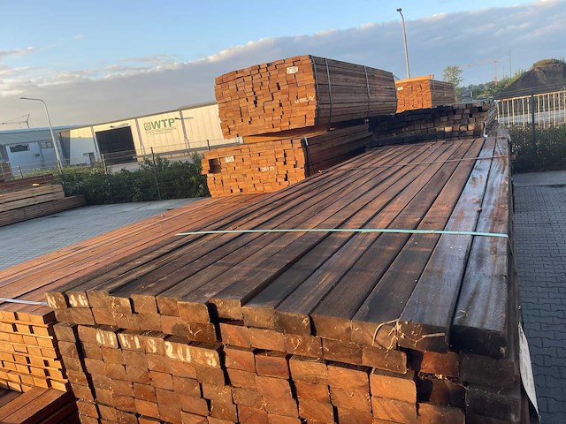 Okan hardhouten regels geschaafd 3050x70x40mm (140x) - afbeelding 1 van  3