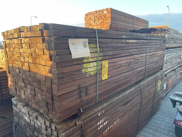 Okan hardhouten regels geschaafd 3050x70x40mm (140x) - afbeelding 2 van  3