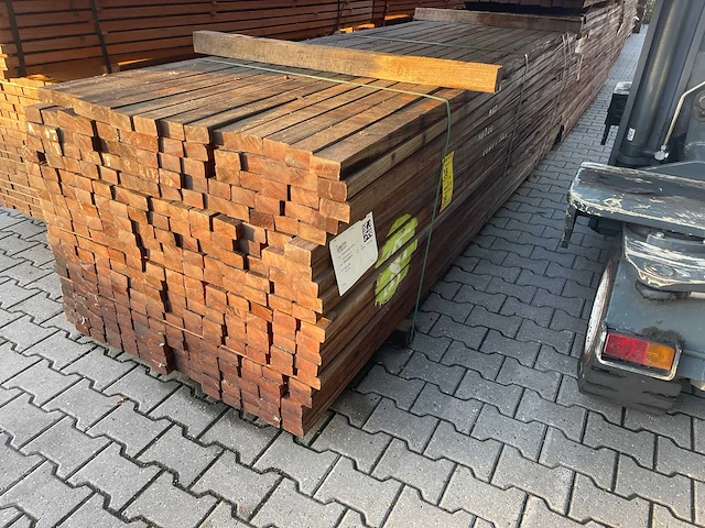 Okan hardhouten regels geschaafd 3350x70x40mm (140x) - afbeelding 3 van  3