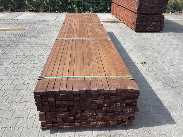Okan hardhouten regels geschaafd 3950x57x42mm (102x) - afbeelding 1 van  1