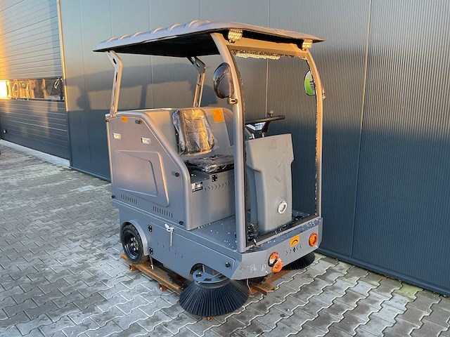 Okg - 2025 - dy-1400dp - straatveegmachine - afbeelding 1 van  10