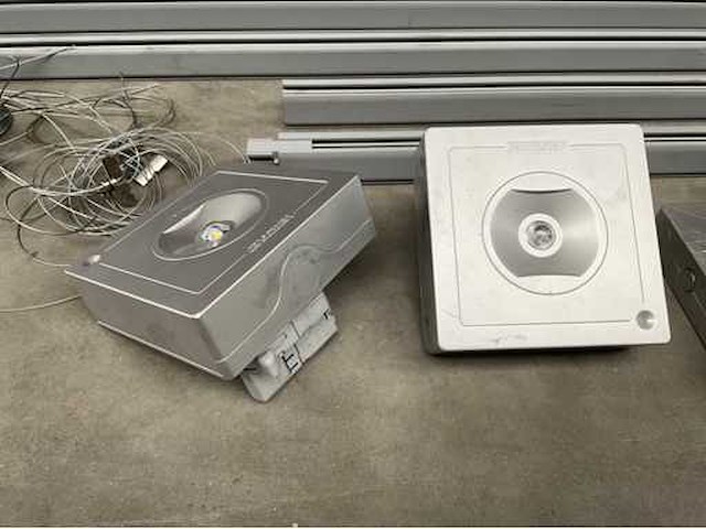 Oktalite - kalo - railverlichting met led spots, noodverlichting en stopcontacten - afbeelding 2 van  17