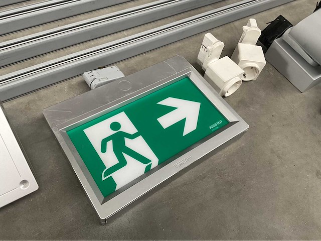 Oktalite - kalo - railverlichting met led spots, noodverlichting en stopcontacten - afbeelding 17 van  17