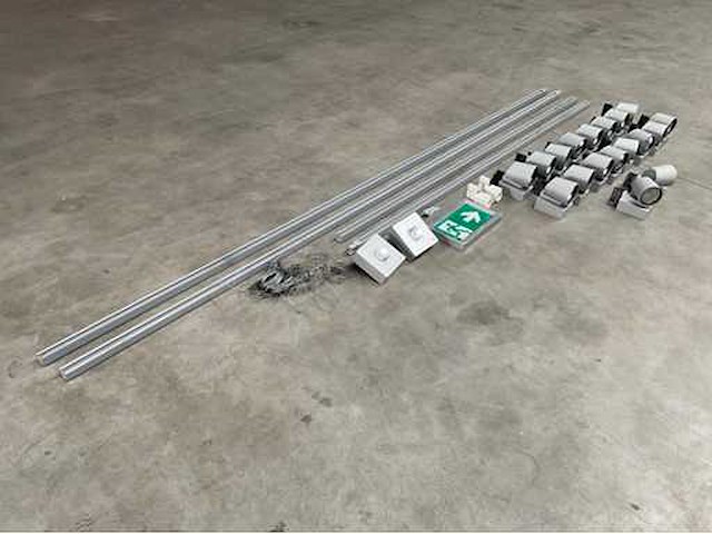 Oktalite - kalo - railverlichting met led spots, noodverlichting en stopcontacten - afbeelding 10 van  17