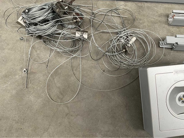 Oktalite - kalo - railverlichting met led spots, noodverlichting en stopcontacten - afbeelding 6 van  17