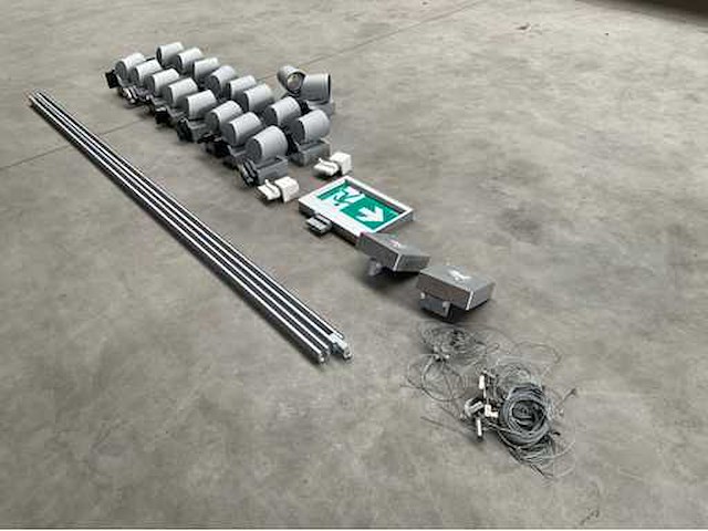 Oktalite - kalo - railverlichting met led spots, noodverlichting en stopcontacten - afbeelding 7 van  17