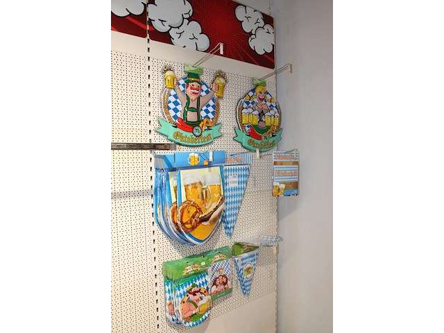 Oktoberfest decoratie aan wandschap in diverse uitvoeringen. - afbeelding 2 van  2
