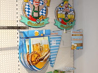 Oktoberfest decoratie aan wandschap in diverse uitvoeringen. - afbeelding 2 van  2