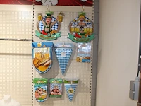 Oktoberfest decoratie aan wandschap in diverse uitvoeringen.