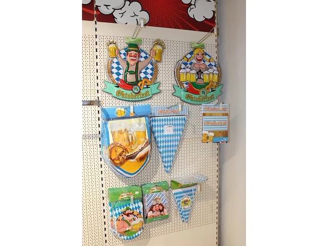 Oktoberfest decoratie aan wandschap in diverse uitvoeringen. - afbeelding 2 van  2