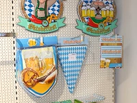 Oktoberfest decoratie aan wandschap in diverse uitvoeringen. - afbeelding 2 van  2
