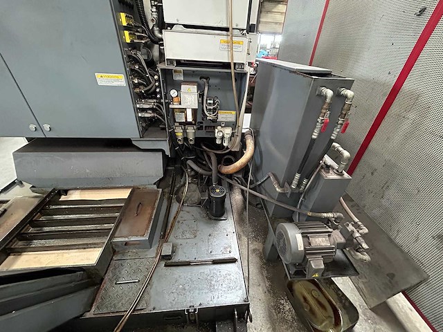 Okuma - 2011 - mf-46va - cnc freesmachine met gereedschapopname - afbeelding 15 van  38