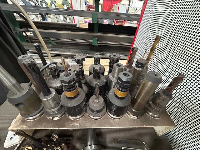 Okuma - 2011 - mf-46va - cnc freesmachine met gereedschapopname - afbeelding 27 van  38