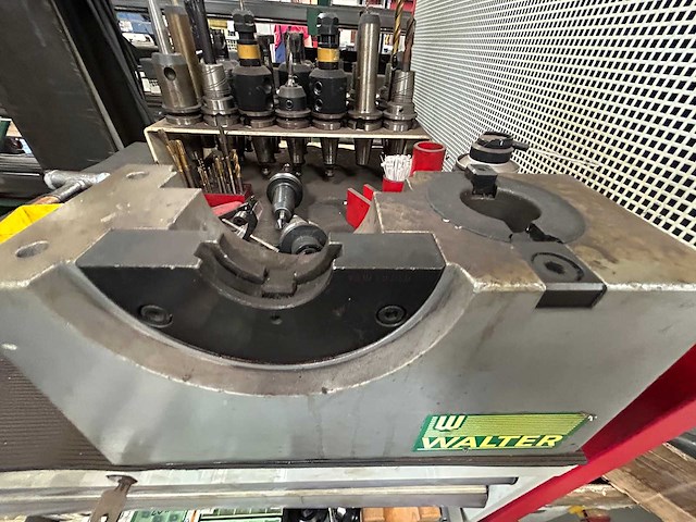 Okuma - 2011 - mf-46va - cnc freesmachine met gereedschapopname - afbeelding 28 van  38