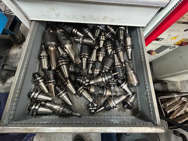 Okuma - 2011 - mf-46va - cnc freesmachine met gereedschapopname - afbeelding 30 van  38