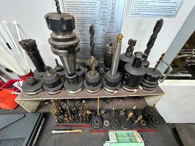 Okuma - 2011 - mf-46va - cnc freesmachine met gereedschapopname - afbeelding 2 van  23