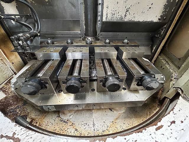 Okuma - 2011 - mf-46va - cnc freesmachine met gereedschapopname - afbeelding 8 van  23