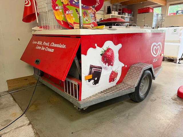 Ola ijsaanhangwagen / verkoopwagen met vriesinstallatie en promotiemateriaal - afbeelding 7 van  21