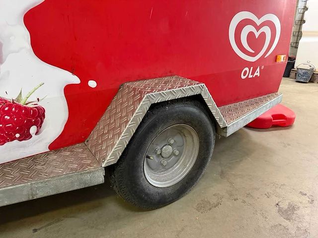 Ola ijsaanhangwagen / verkoopwagen met vriesinstallatie en promotiemateriaal - afbeelding 9 van  21