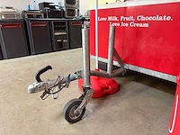 Ola ijsaanhangwagen / verkoopwagen met vriesinstallatie en promotiemateriaal - afbeelding 14 van  21