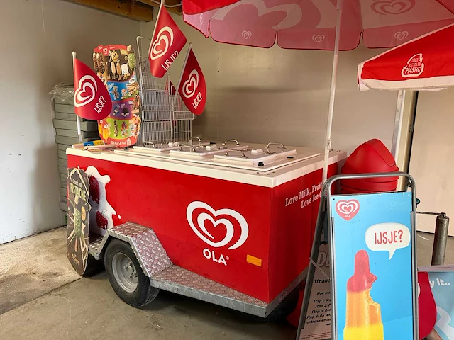 Ola ijsaanhangwagen / verkoopwagen met vriesinstallatie en promotiemateriaal - afbeelding 11 van  21