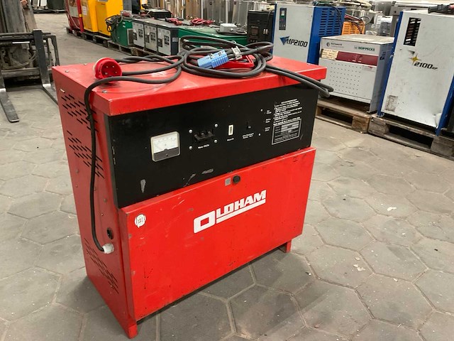 Oldham acculader - afbeelding 5 van  7