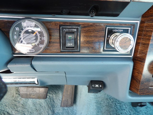 Oldtimer, chevrolet, caprice classic 4, lichtblauw, 1979 - afbeelding 15 van  156
