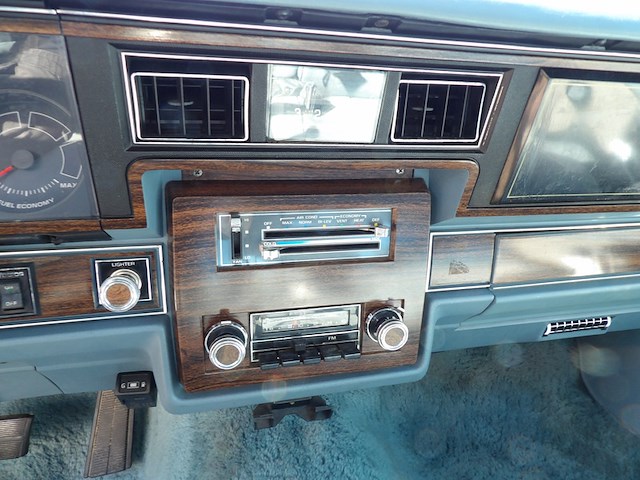 Oldtimer, chevrolet, caprice classic 4, lichtblauw, 1979 - afbeelding 16 van  156