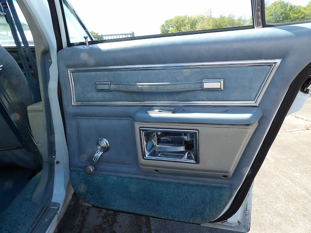 Oldtimer, chevrolet, caprice classic 4, lichtblauw, 1979 - afbeelding 50 van  156
