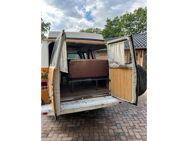 Oldtimer chevrolet sportsvan - afbeelding 3 van  26