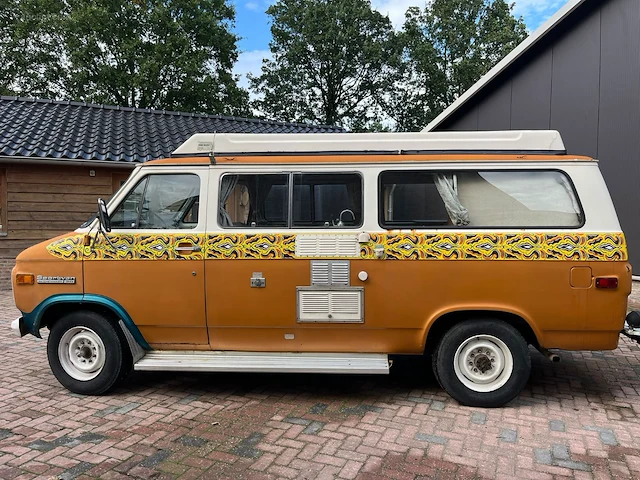 Oldtimer chevrolet sportsvan - afbeelding 22 van  26