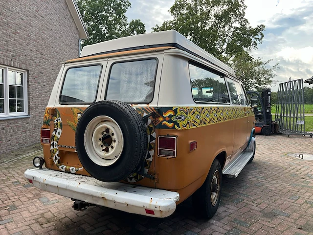 Oldtimer chevrolet sportsvan - afbeelding 23 van  26