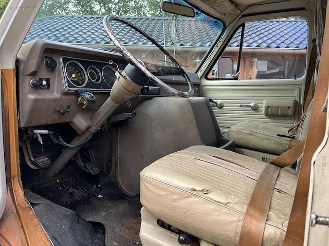 Oldtimer chevrolet sportsvan - afbeelding 24 van  26