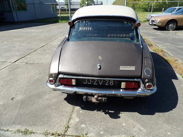 Oldtimer, citroën, ds 23 injection pallas, bruin-metallic, 1974 - afbeelding 20 van  168